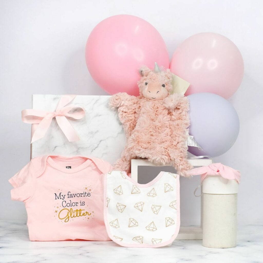 , <a></a><strong>5 Must-Have Items for Baby Girls Hampers</strong>