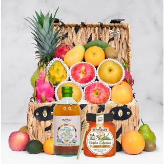 Deluxe Fruit Hamper with Organic Treats