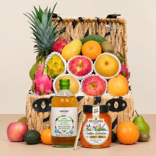 Deluxe Fruit Hamper with Organic Treats